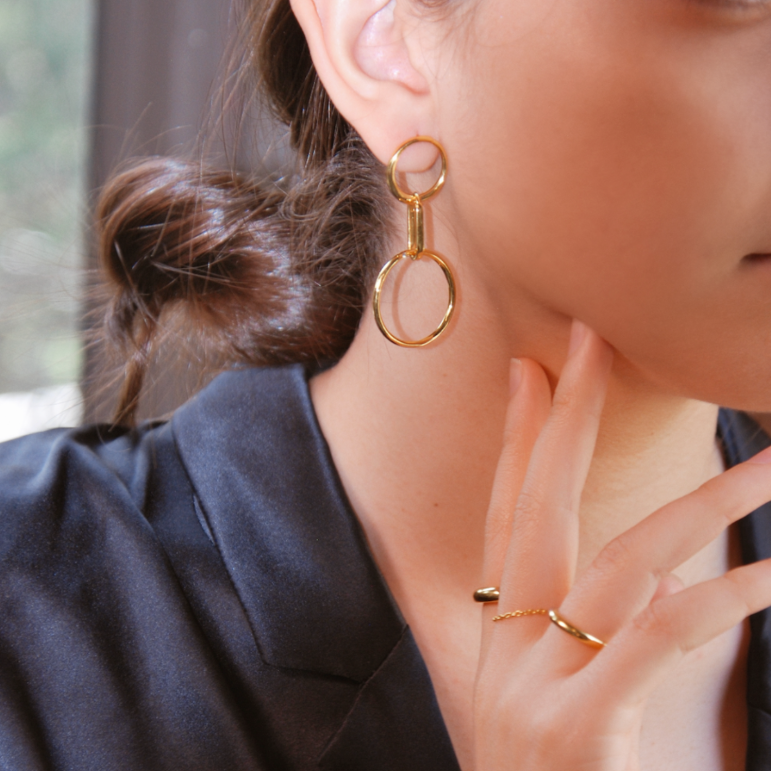 chain, ring, hand, finger, face, earrings, gold