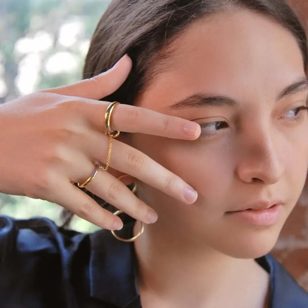 ring, silver, gold, chain, jewelry, girl, hand, face,